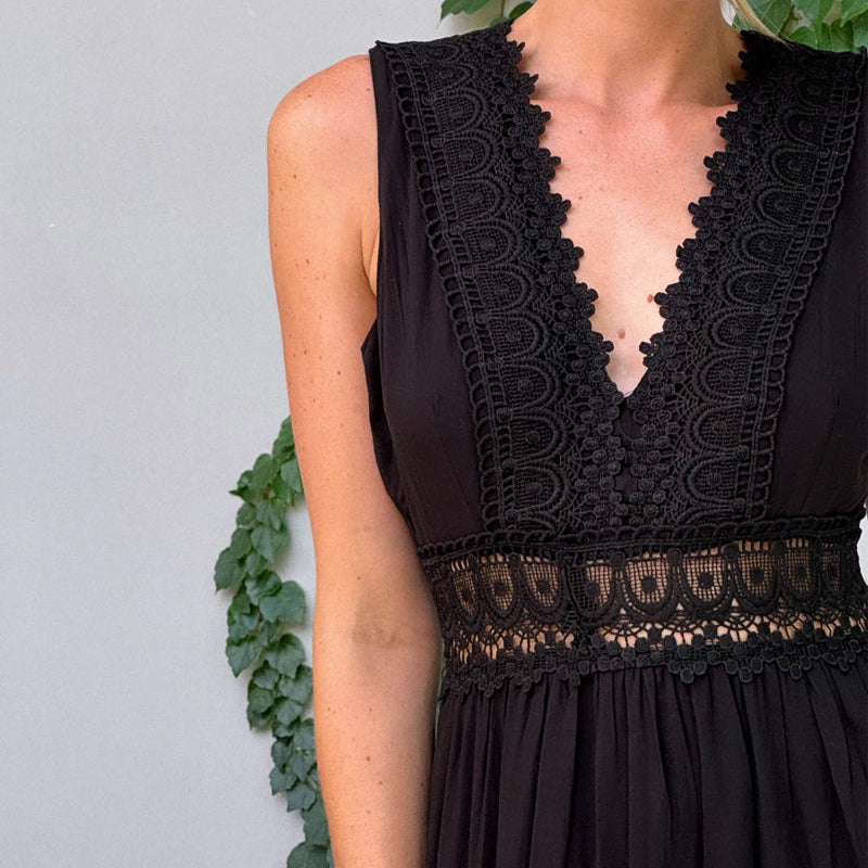Aurélie | Elegante vestido de encaje con escote en V
