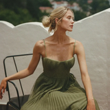 Vestido Olivia – Elegancia moderna con espalda descubierta