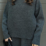 Conjunto de falda y jersey de punto