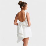 Carrie – Vestido Mini con Lazo de Perlas