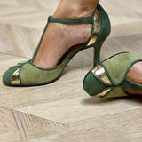 Taviana | Zapatos de charol con tiras en T y punta cerrada