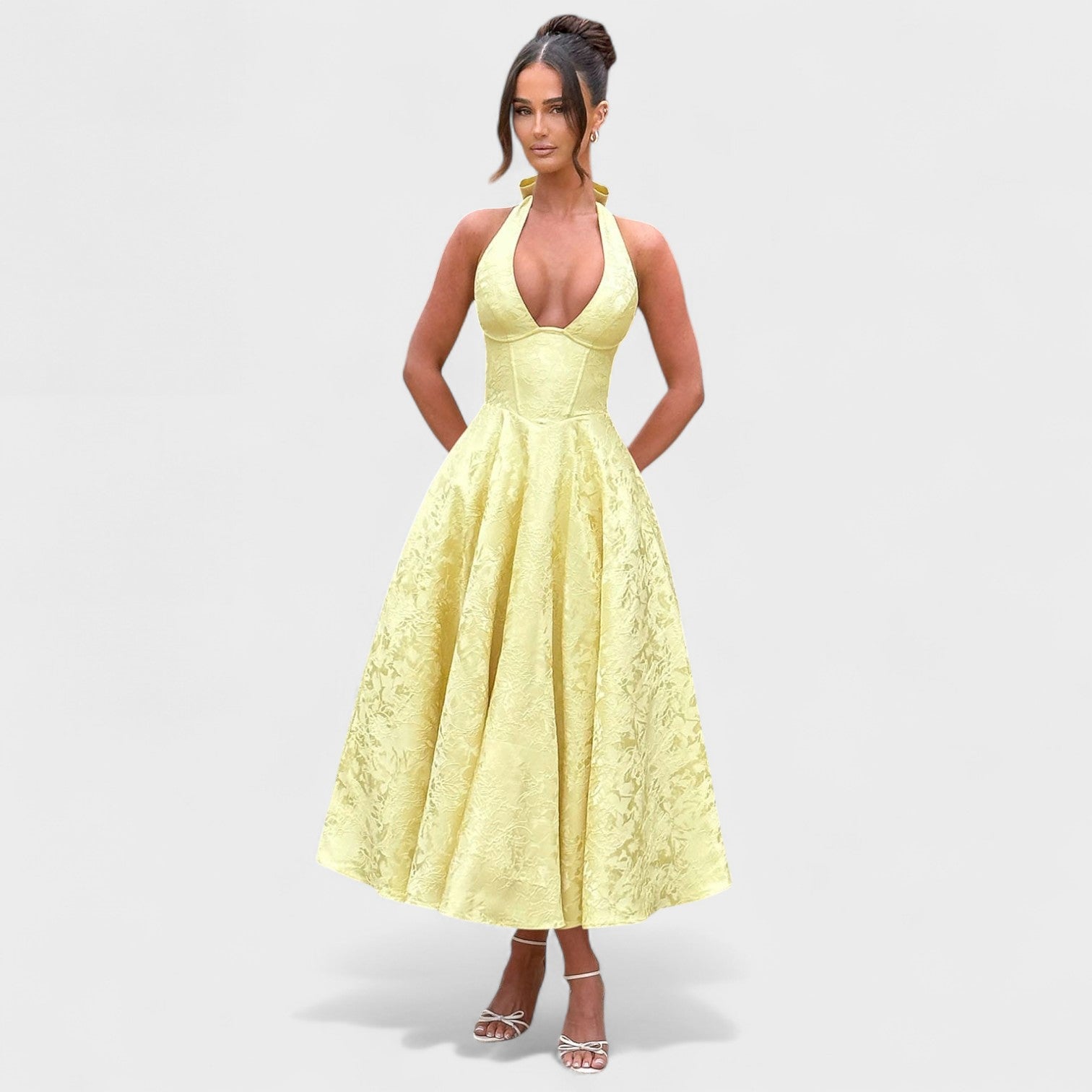 Effie – Vestido Midi Texturizado con Escote Halter