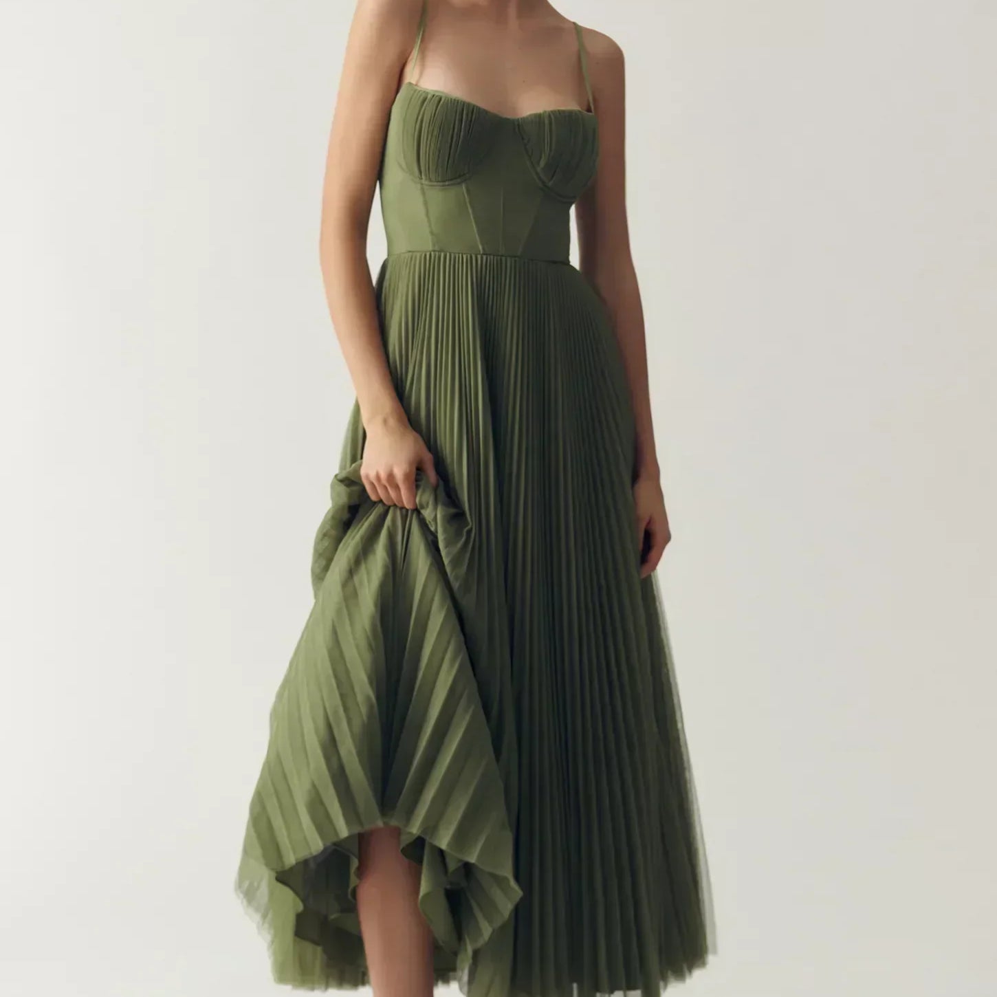 Vestido Olivia – Elegancia moderna con espalda descubierta