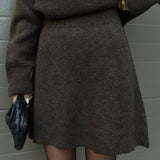 Conjunto de falda y jersey de punto