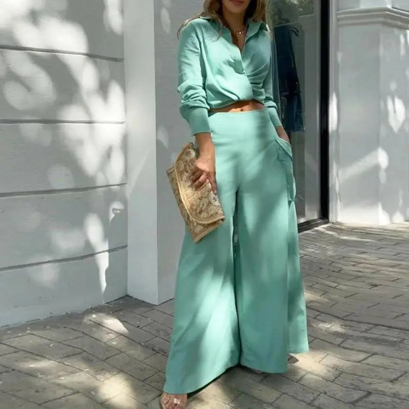 Conjunto de verano con camisa anudada y pantalón palazzo de cintura alta