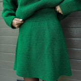 Conjunto de falda y jersey de punto