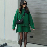 Conjunto de falda y jersey de punto