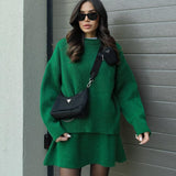 Conjunto de falda y jersey de punto